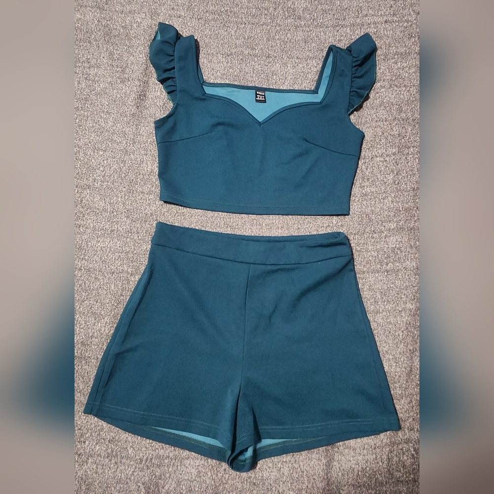 Solid Crop Top and Shorts 2 Piece Set